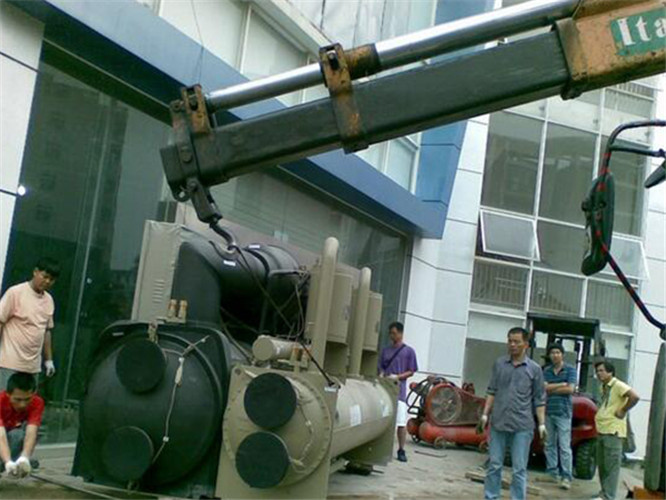 大同区随车吊和汽车吊的核心区别是什么？哪种更省钱？